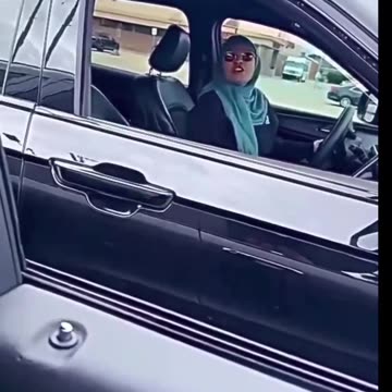 Crazy Women Jumped in to Passenger Seat to Yell