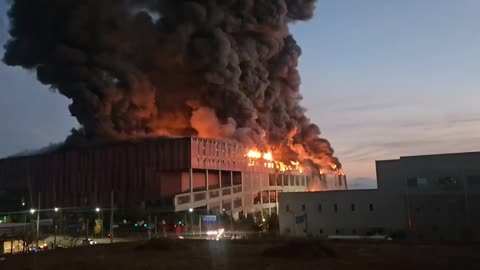 !!!!️ 🚨⚡️A massive fire is burning in a logistics warehouse south of Seoul, South Korea.