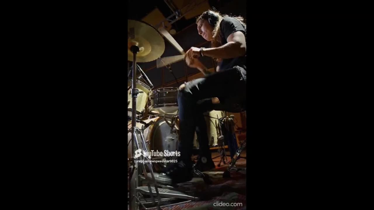 a mulher tocando guitarra star wars2 - Made with Clipchamp (2).mp4