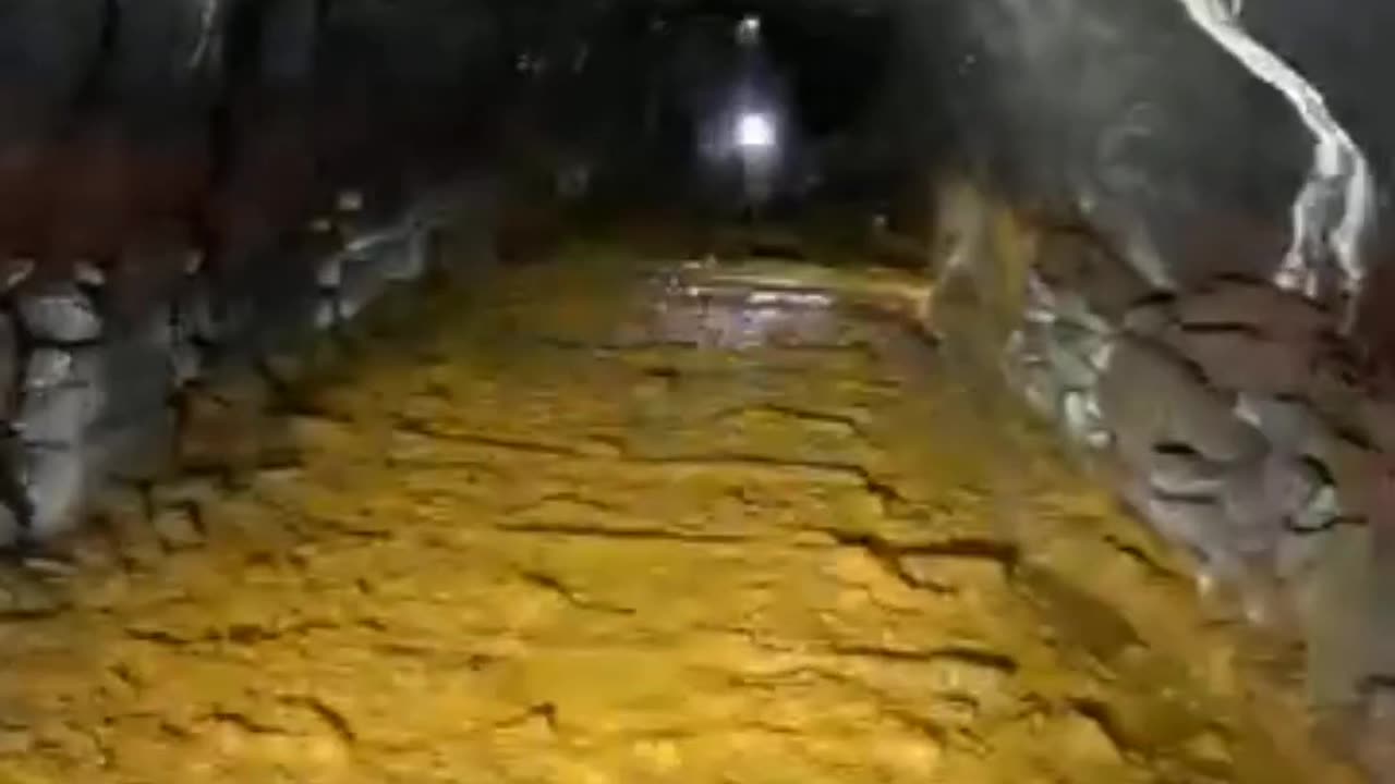A look at 300ft (91 meters) sped up, underground in an abandoned mine #urbex #underground #abandoned