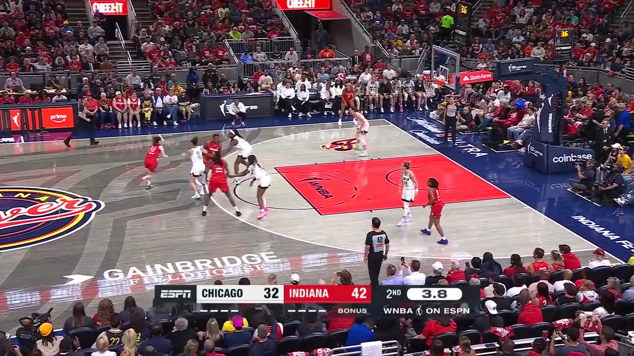 "Caitlin Clark: The Fearless Queen of Basketball 👑🏀"