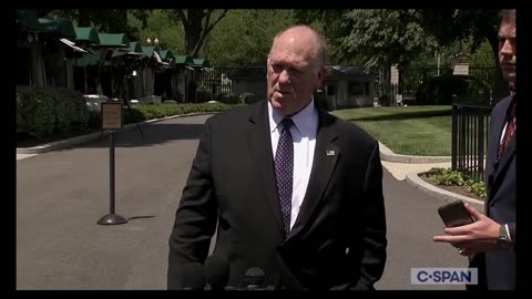 Border Czar Tom Homan Speaks to Reporters