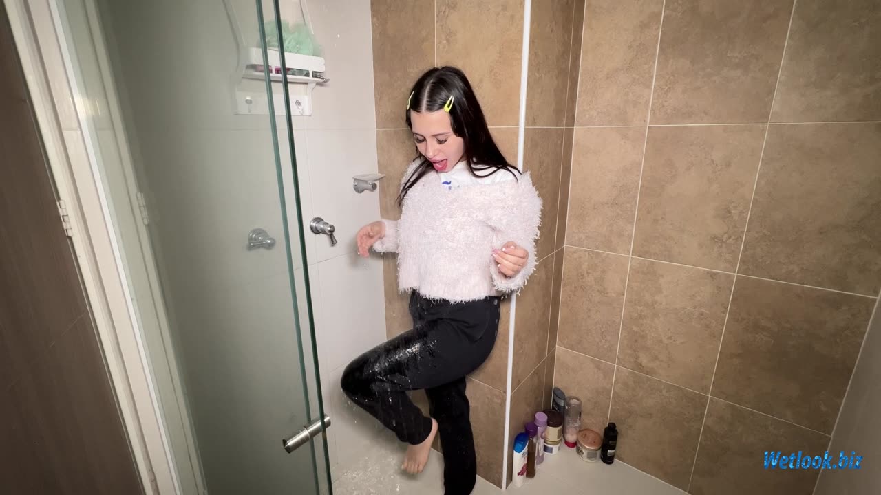 Wetlook girl