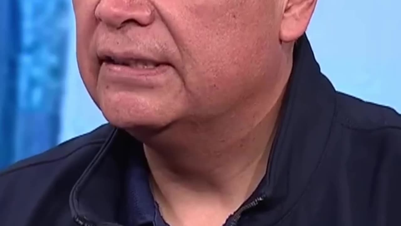 Senator Confrontation at a Federal Building Press Conference