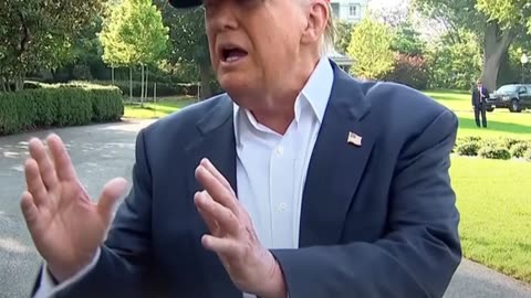 Trump da consejos insólitos sobre cómo huir de un cocodrilo