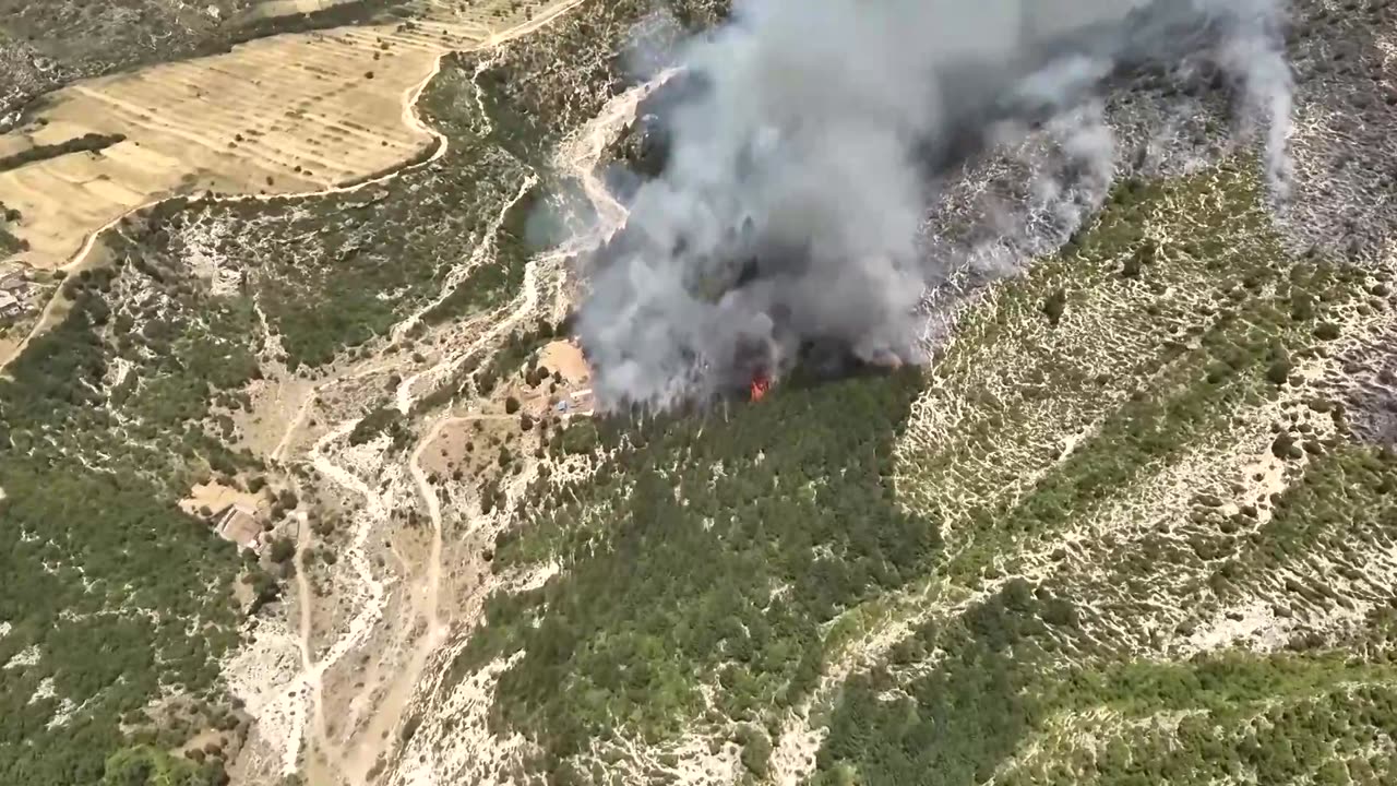 Drone thermal imaging shows wildfires spreading in Albania