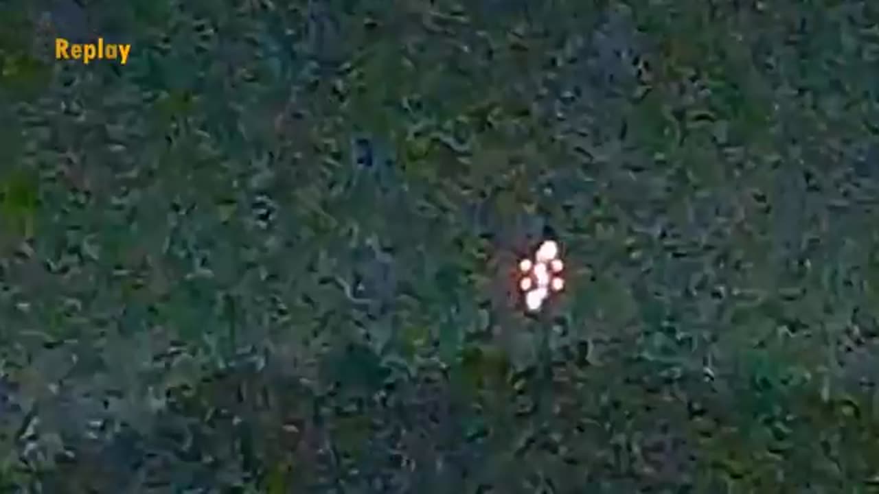 Images incroyables ! Un OVNI repéré sur une colline de Santiago, au Chili.