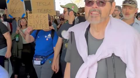 White Liberals : this is what a dying demographic looks like 👴🏻🏳️‍⚧️🧓🏻🏳️‍🌈💀⚰️