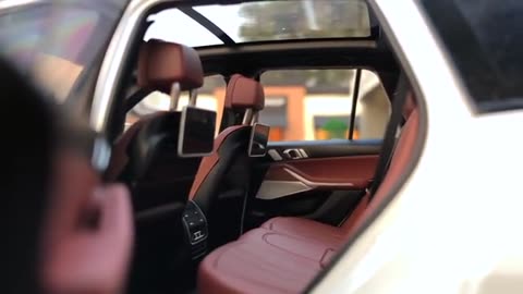 Mercedes-Benz GLE AMG Line vs 2019 BMW X5 M Sport Premium SUVs Diecast Model Cars_part1