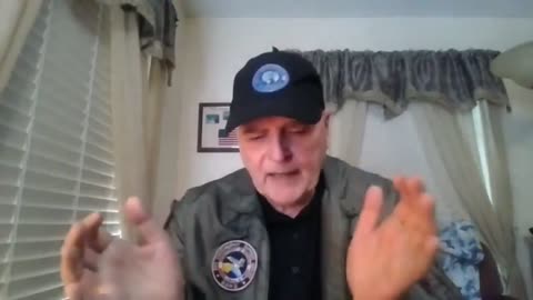 🚨 Nasa Flight Surgeon : “in the middle of the hangar was an actual flying saucer,