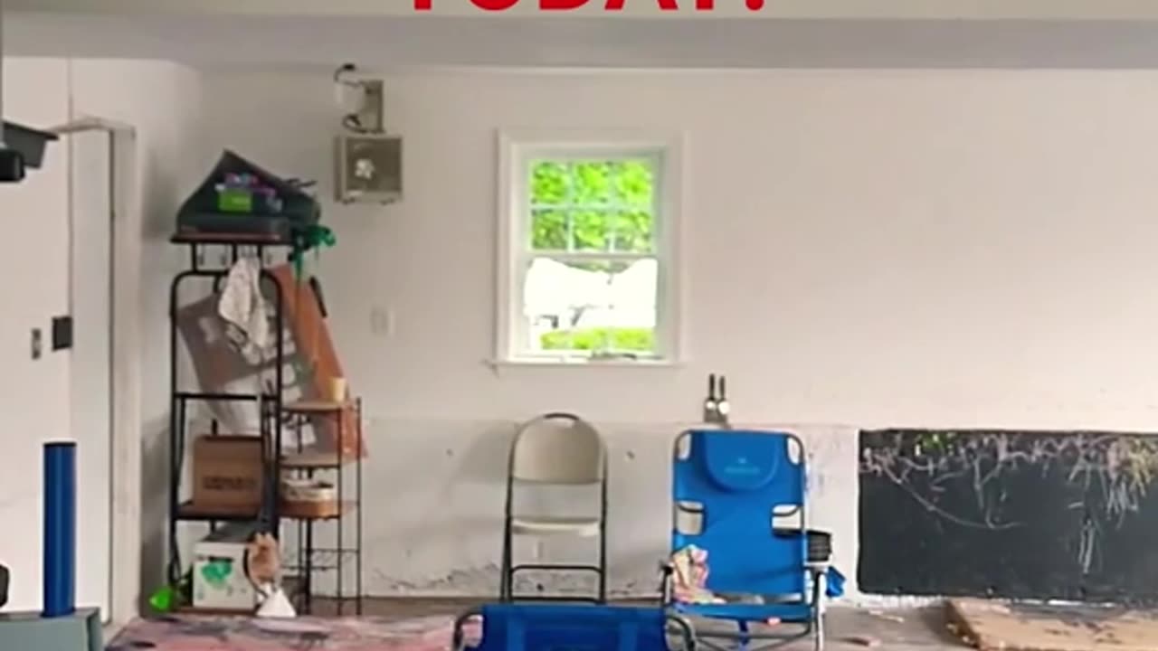 Pushups with Chains! Great for explosive movement and building muscle! #pushupchallenge #pushups