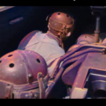 M10 tank crew loading & firing ⚙️ 1942 training drill 🎯 #Colourized