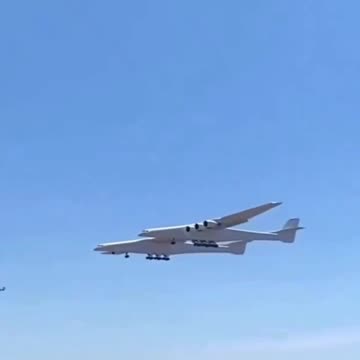 Aviation enthusiasts captured on video an experimental aircraft...