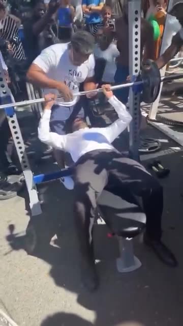 Zohran Mamdani men’s day” event on the bench press but couldn’t do a single rep without help