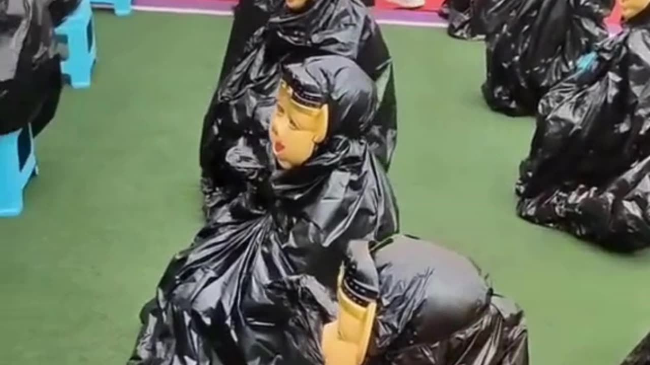 👀 Find Your Kid by Their Eyes Challenge! ❤️🔍 – A Heartwarming Parent-Child Game