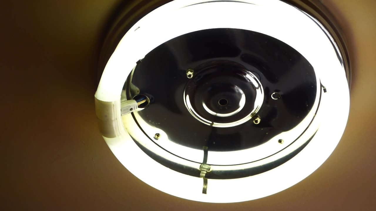 Ring fluorescent light warming up, turning on