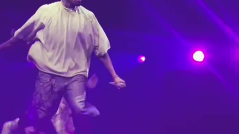 [LOUD] Chris Brown Lets Toronto Finish The Lyrics To "Loyal" 🗣️🇨🇦