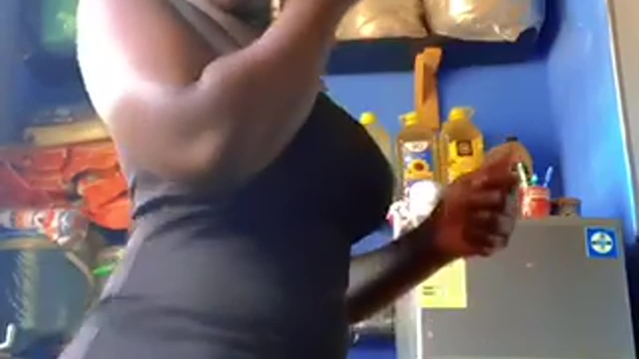 Big Black girl Dances With Crazy Moves😍😍