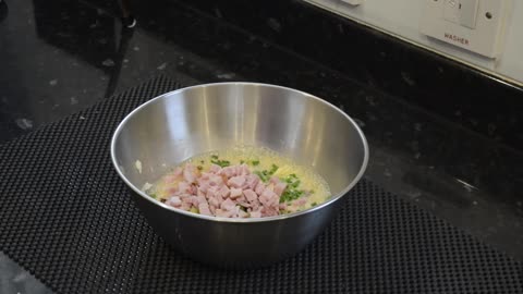 Low-Carb Crustless Ham & Cheese Quiche | Easy & Healthy