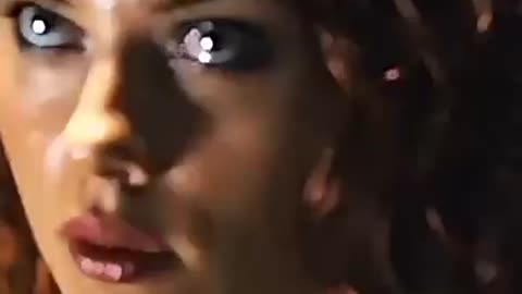 Scarlett johnasen in curly hairs