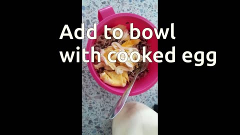 Making eggs with rice