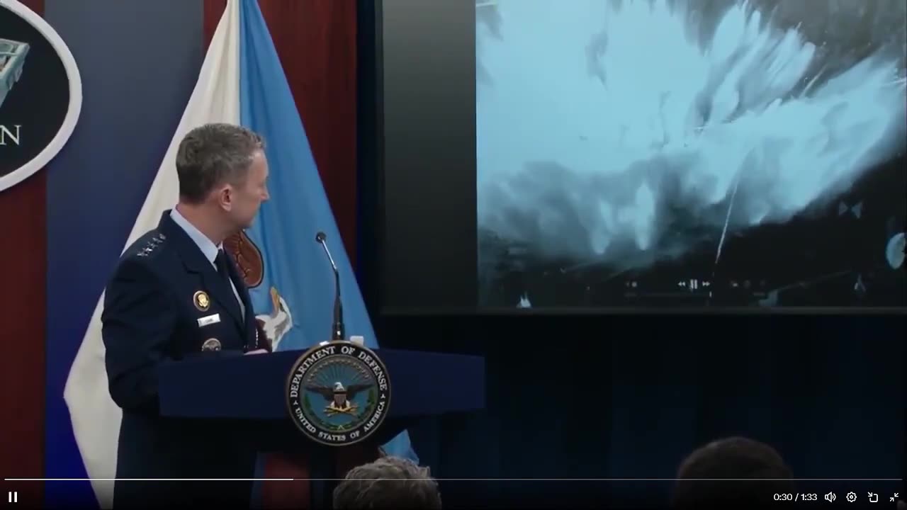 Tướng Dan "Razin" Caine chứng minh cách hoạt động của GBU-57 MOP💪💪💪💪💪