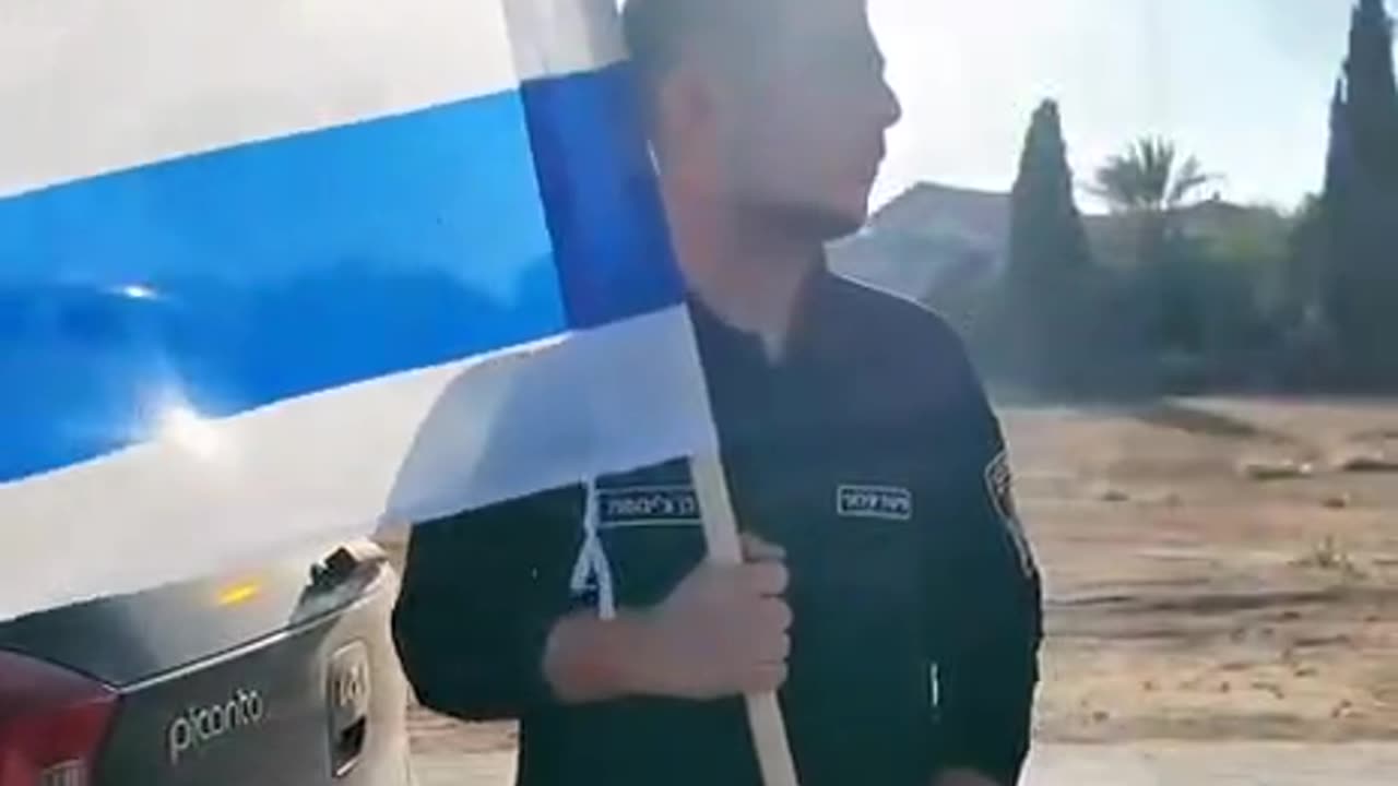 Hundreds of residents of Ashkelon gathered to accompany Vladimir Loza on his final journey,