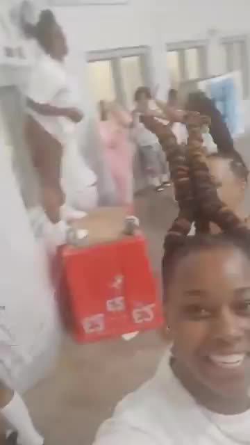 When did inmates start getting cellphones in prison..!?