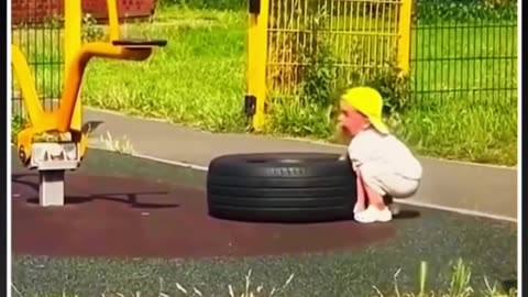 This little boy reminds us that size doesn’t define success — determination does. 💪