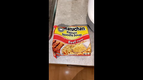 Eating Maruchan Ramen Noodle Beef Flavor, Dbn, MI, 4/13/25