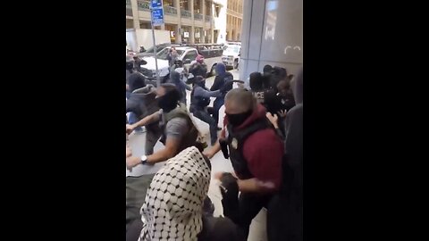 PAID AGITATORS🧟‍♀️🥷🧟‍♂️🚏ATTACK ICE-AGENTS IN SAN FRANCISCO🌆👲🚔👮‍♂️💫