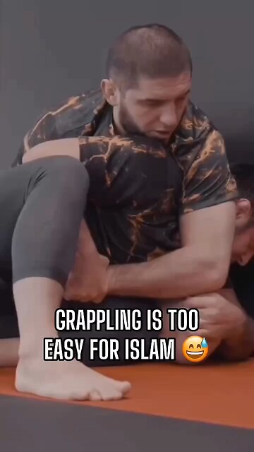 🧠💪 Islam Makhachev makes it look effortless!