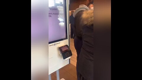 Unsatisfied Customer Gets Jumped By Mcdonalds Manager And His Employees