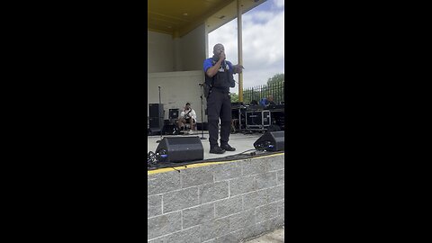 Police officer preaching the gospel 🙏🏾🎤👮🏽‍♂️