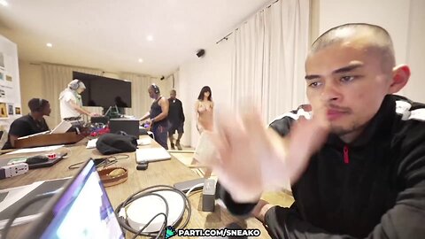 Sneako immediately covers his camera as Kanye West’s wife, Bianca Censori walks into the room 👀