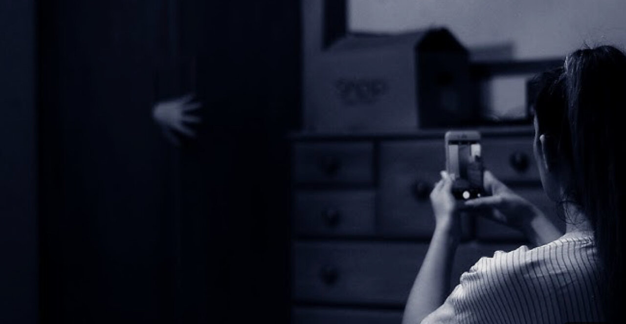 DON’T LOOK AWAY – A Horror Short You’ll Be Too Scared to Finish