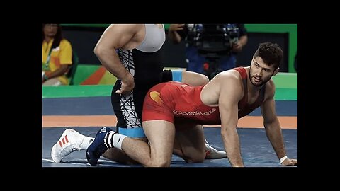 Why wrestlers have to arch their backs when on four