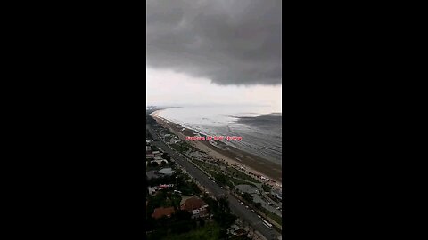 Vung Tau Beach right now before Storm No. 13 Kalmaegi makes landfall