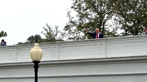 Trump vylezl na střechu Bílého domu a vtipkoval, že tam chce nainstalovat jaderné rakety!