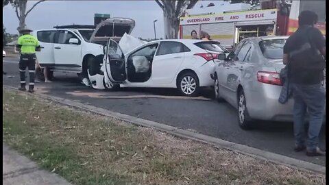 Aussiecams - Ute driving the wrong way collides head on with hyundai i30 - QLD