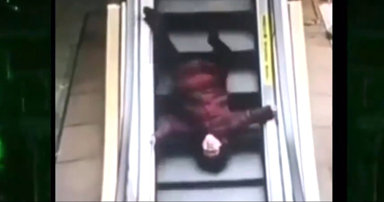 THE MOST AMAZING ESCALATOR TUMBLE I HAVE EVER SEEN! 😲