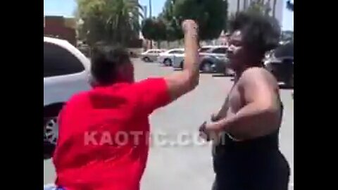 BLACK WOMEN CAR LOT FIGHT 🤦🏻‍♀️