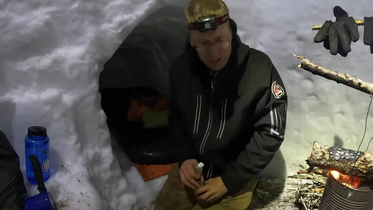 Survival Camping 9ft3m Under Snow - Giant Winter Bushcraft Shelter and Quinzee