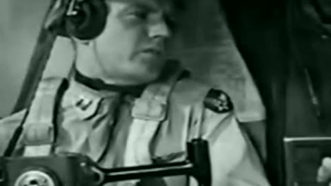 (1943) WWII Pilot Training - How to Fly the B-17: Flight Operations
