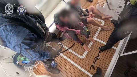 Australian police seize $400M in cocaine, charge 5 on drug smuggling boat
