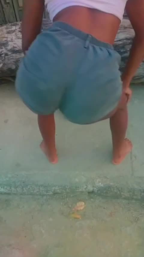 Thick Curvy Babe Twerk.