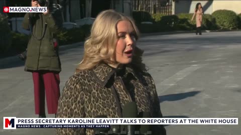🇺🇸 Press Secretary Karoline Leavitt Talks to Reporters on The North Lawn of The White House [LIVE]