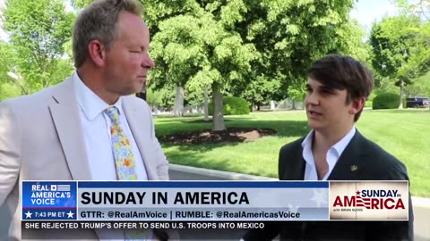 BO LOUDON TALKS WITH BRIAN GLENN AT THE WHITE HOUSE