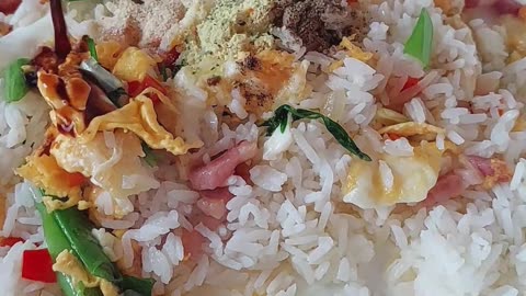 Bacon Fried Rice? 🥓🍚✨ Best Fried Rice Combo? Veggies, Sausage & Eggs 🍳🌟 3ThreeEggs #FriedRice