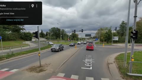 Absurdy drogowe - zmieniający pas ma pierwszeństwo ?